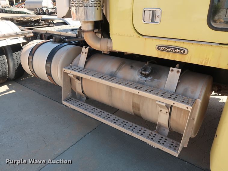 image for item DG7010 2002 Freightliner FLD semi truck