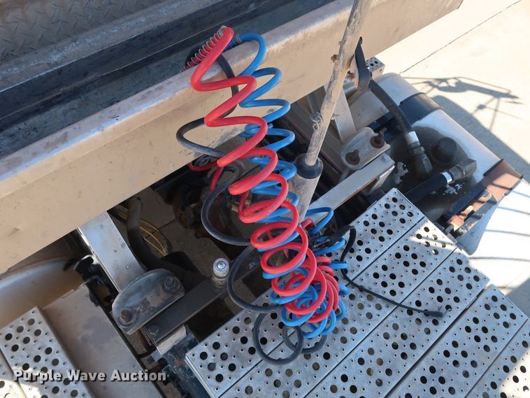 image for item DG7010 2002 Freightliner FLD semi truck