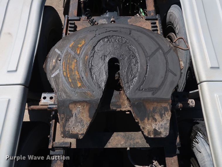 image for item DG7010 2002 Freightliner FLD semi truck