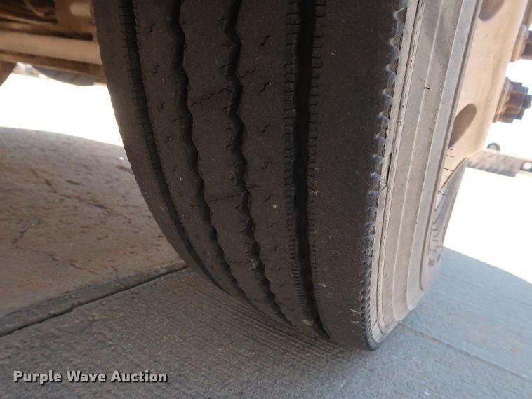 image for item DG7010 2002 Freightliner FLD semi truck