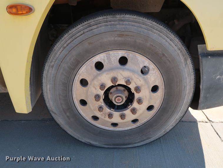 image for item DG7010 2002 Freightliner FLD semi truck