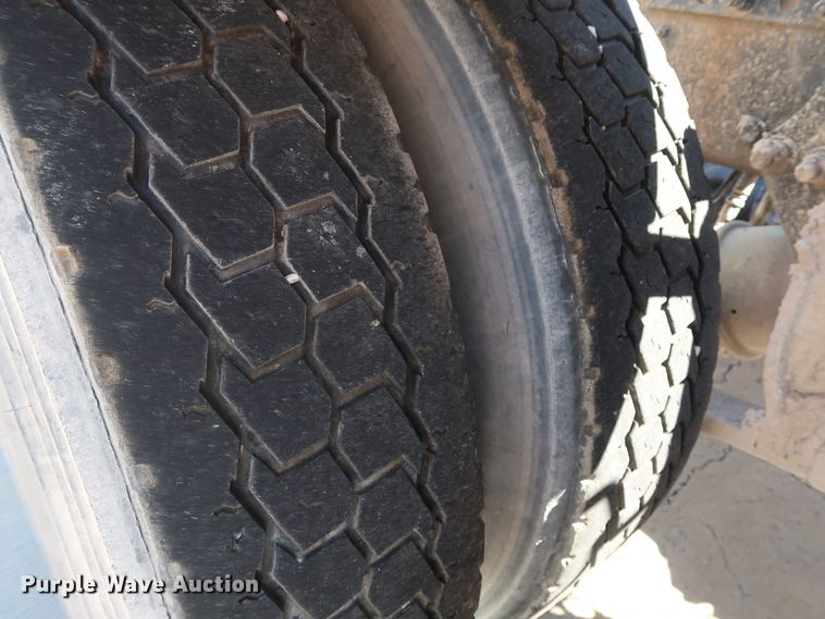 image for item DG7010 2002 Freightliner FLD semi truck