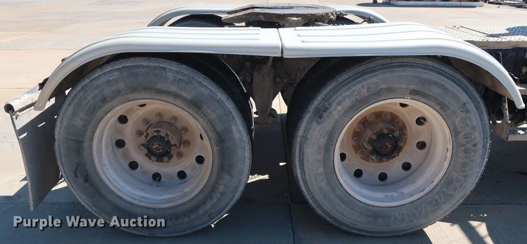 image for item DG7010 2002 Freightliner FLD semi truck