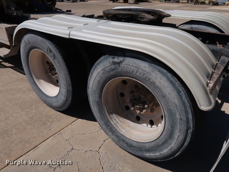 image for item DG7010 2002 Freightliner FLD semi truck