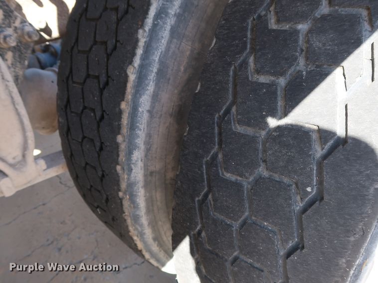 image for item DG7010 2002 Freightliner FLD semi truck