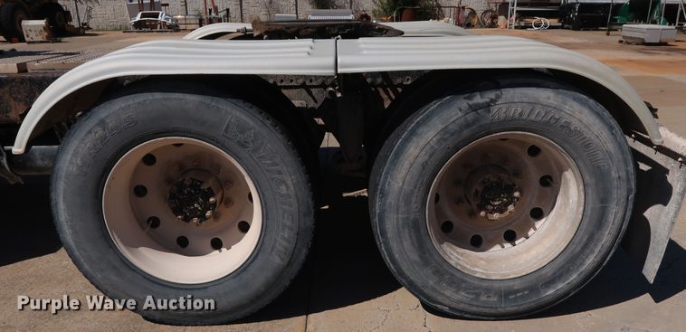 image for item DG7010 2002 Freightliner FLD semi truck