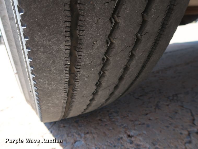 image for item DG7010 2002 Freightliner FLD semi truck