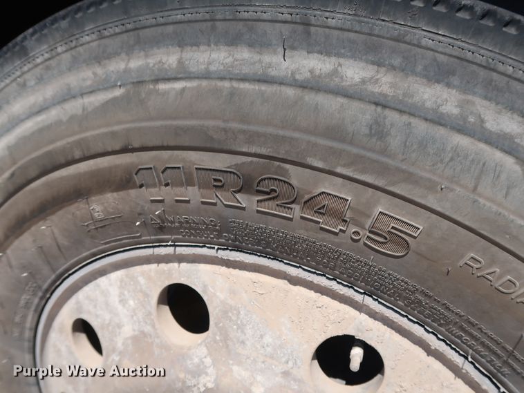 image for item DG7010 2002 Freightliner FLD semi truck