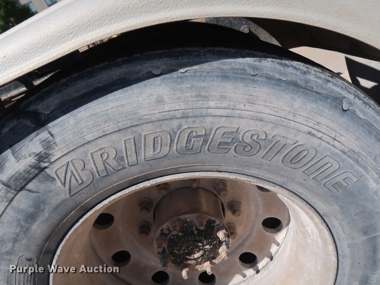 image for item DG7010 2002 Freightliner FLD semi truck