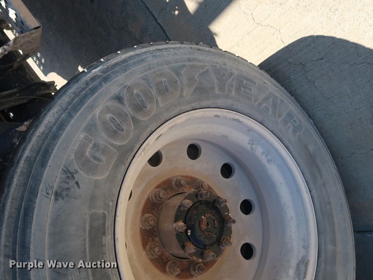 image for item DG7010 2002 Freightliner FLD semi truck