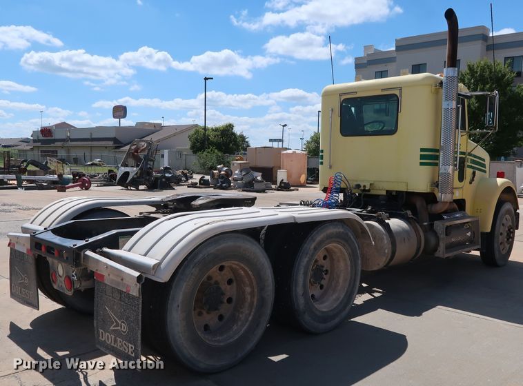 image for item DG7011 2008 Freightliner FLD semi truck