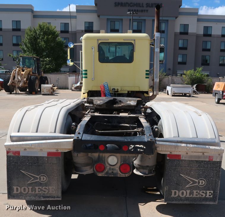 image for item DG7011 2008 Freightliner FLD semi truck