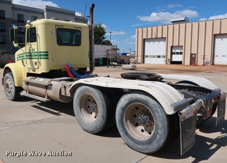 image for item DG7011 2008 Freightliner FLD semi truck