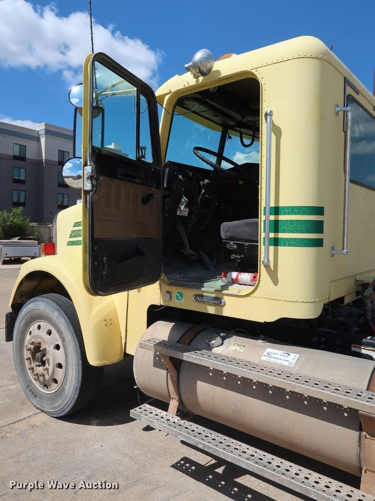 image for item DG7011 2008 Freightliner FLD semi truck