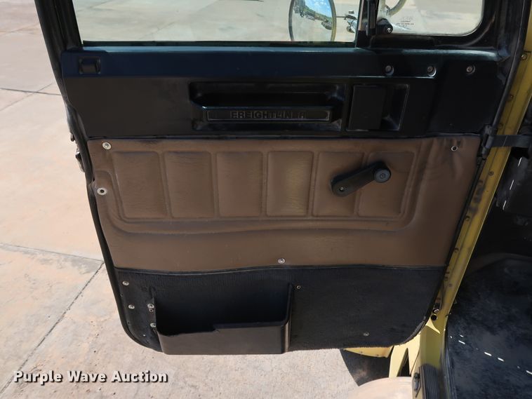 image for item DG7011 2008 Freightliner FLD semi truck