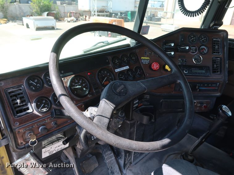 image for item DG7011 2008 Freightliner FLD semi truck