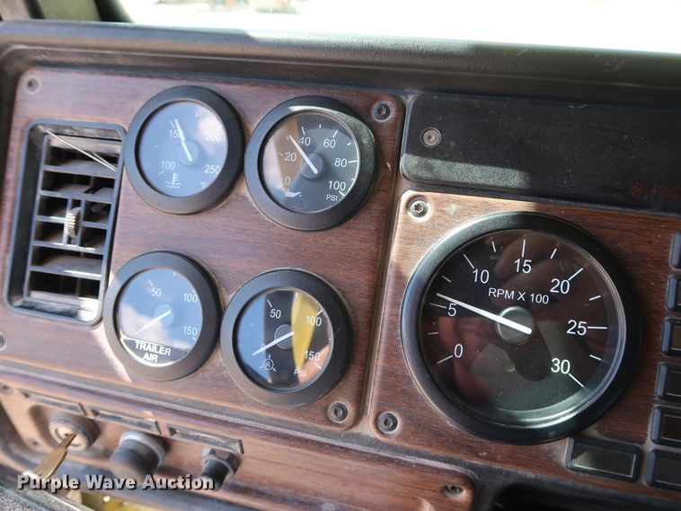 image for item DG7011 2008 Freightliner FLD semi truck