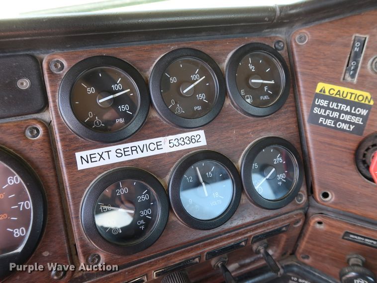 image for item DG7011 2008 Freightliner FLD semi truck