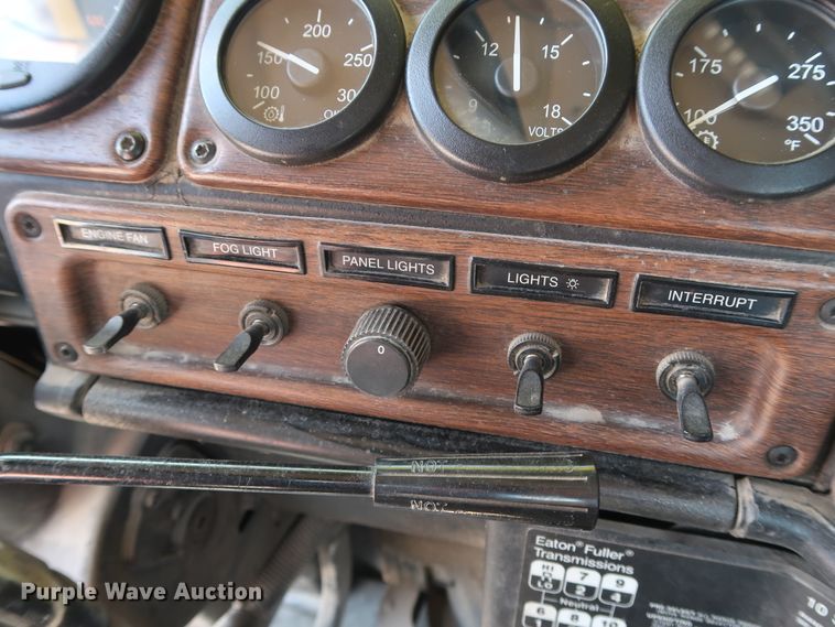 image for item DG7011 2008 Freightliner FLD semi truck