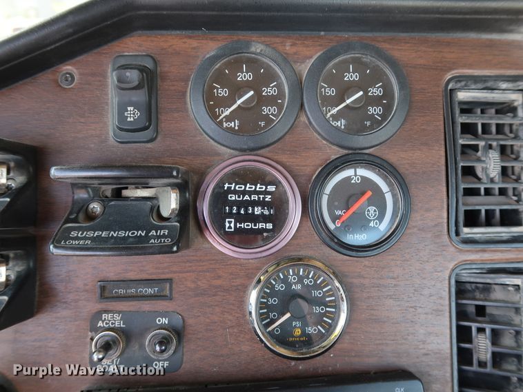 image for item DG7011 2008 Freightliner FLD semi truck