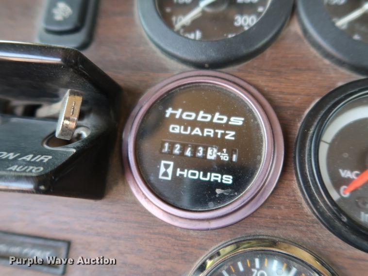 image for item DG7011 2008 Freightliner FLD semi truck