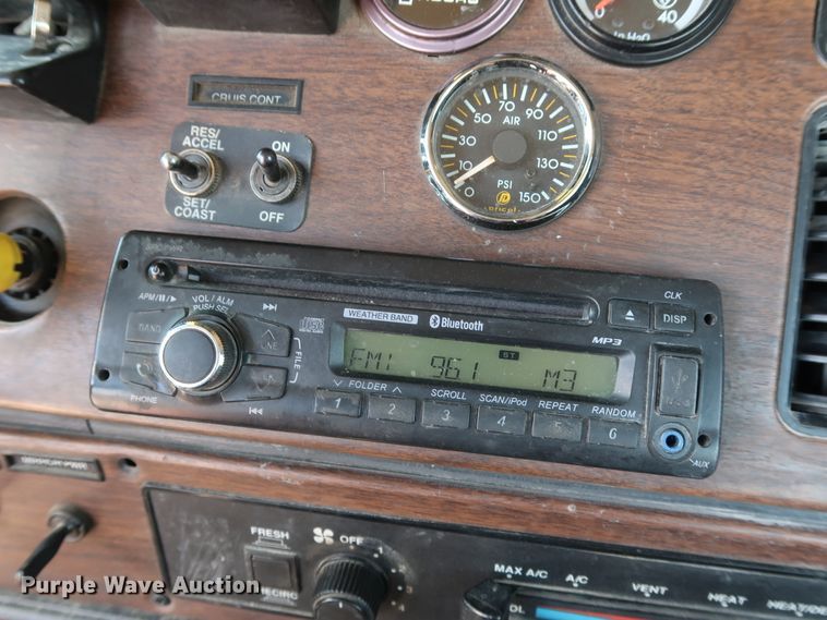 image for item DG7011 2008 Freightliner FLD semi truck