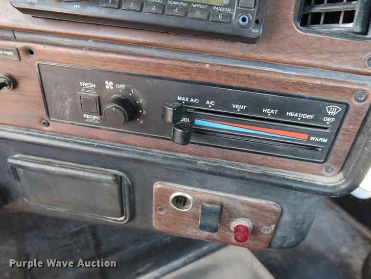 image for item DG7011 2008 Freightliner FLD semi truck