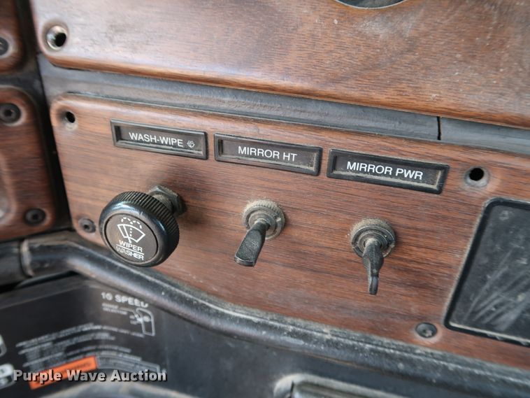 image for item DG7011 2008 Freightliner FLD semi truck