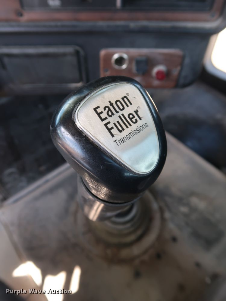 image for item DG7011 2008 Freightliner FLD semi truck