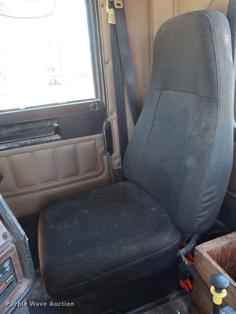 image for item DG7011 2008 Freightliner FLD semi truck