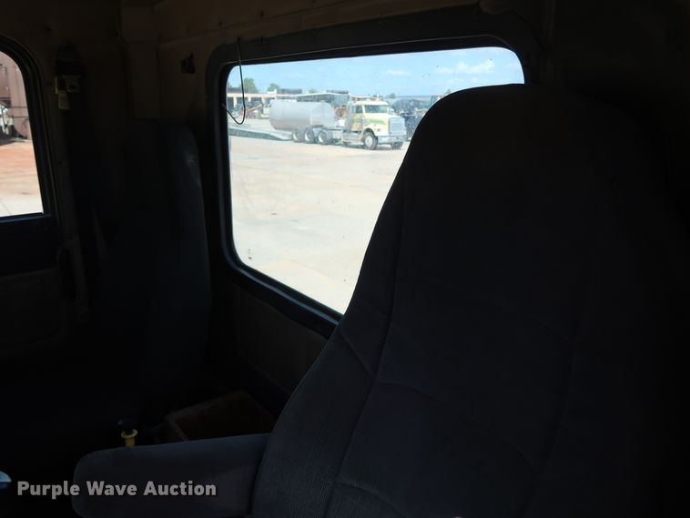 image for item DG7011 2008 Freightliner FLD semi truck