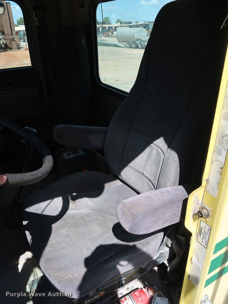 image for item DG7011 2008 Freightliner FLD semi truck