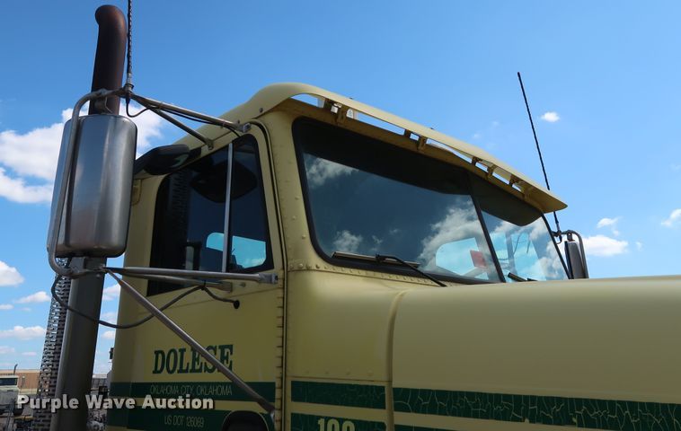 image for item DG7011 2008 Freightliner FLD semi truck