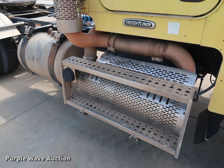 image for item DG7011 2008 Freightliner FLD semi truck