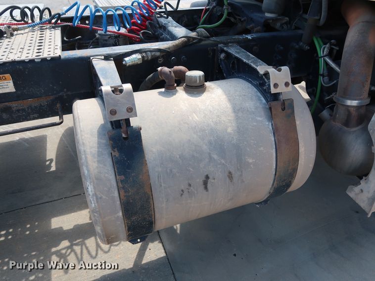 image for item DG7011 2008 Freightliner FLD semi truck