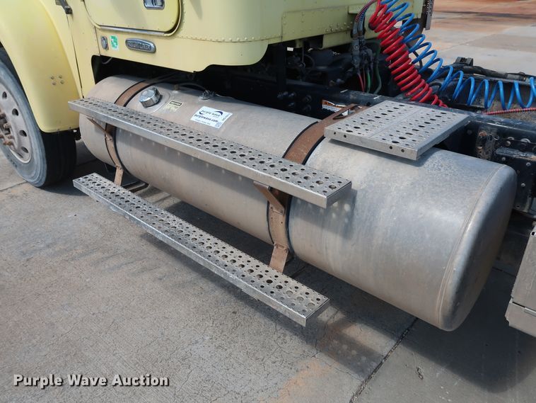 image for item DG7011 2008 Freightliner FLD semi truck