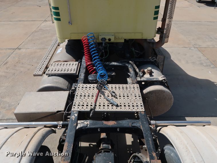 image for item DG7011 2008 Freightliner FLD semi truck