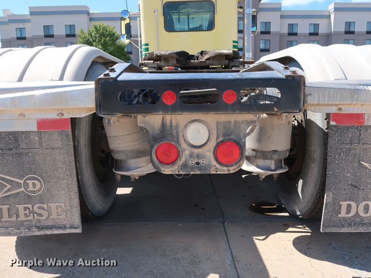 image for item DG7011 2008 Freightliner FLD semi truck