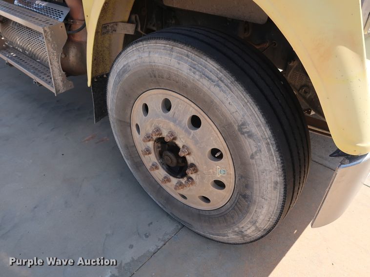 image for item DG7011 2008 Freightliner FLD semi truck