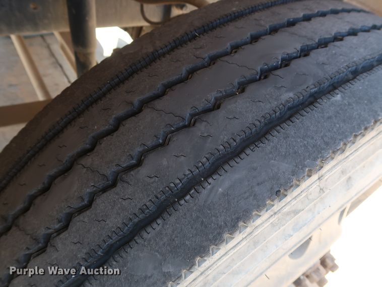 image for item DG7011 2008 Freightliner FLD semi truck