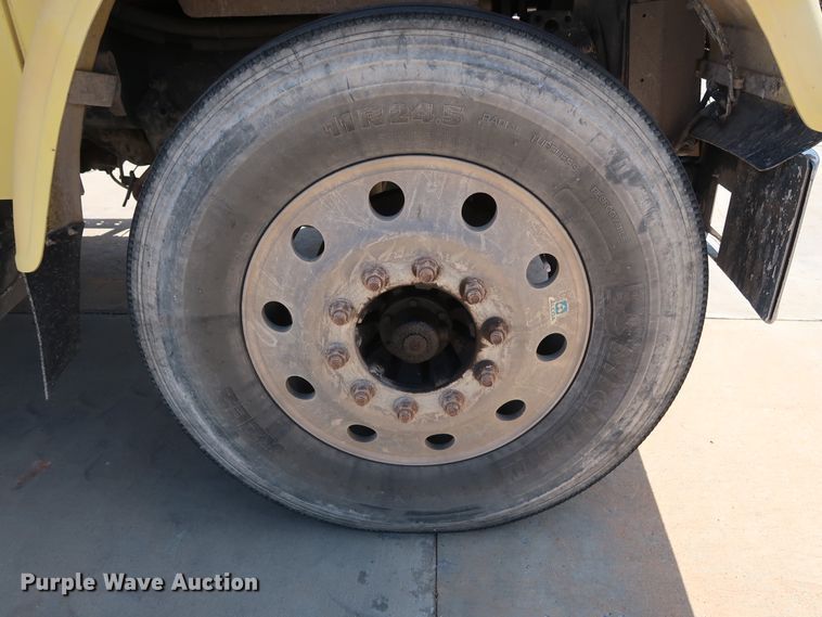 image for item DG7011 2008 Freightliner FLD semi truck