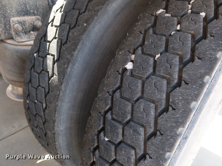 image for item DG7011 2008 Freightliner FLD semi truck