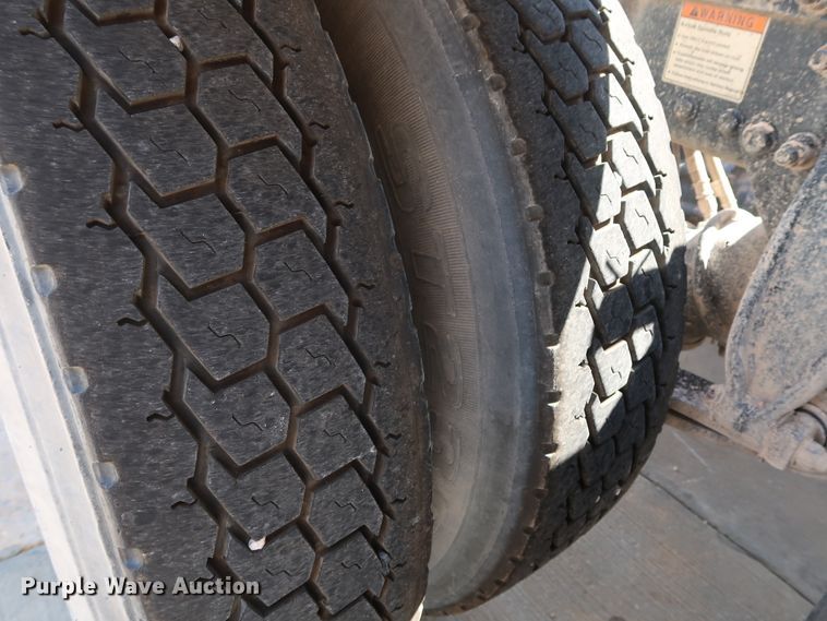 image for item DG7011 2008 Freightliner FLD semi truck