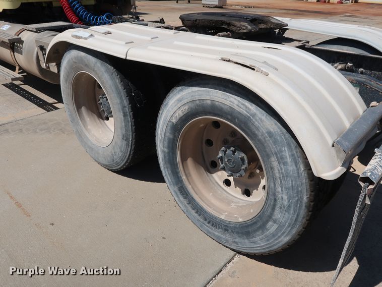 image for item DG7011 2008 Freightliner FLD semi truck