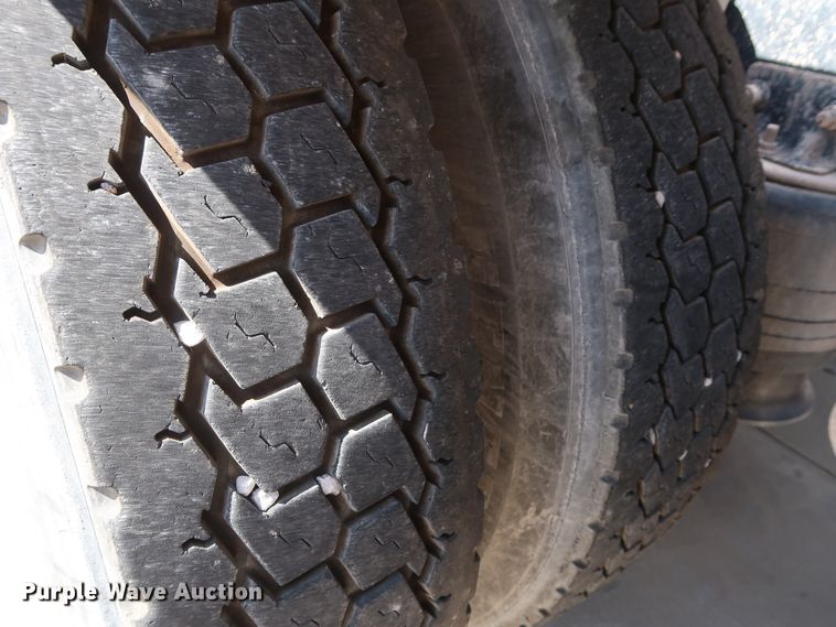 image for item DG7011 2008 Freightliner FLD semi truck