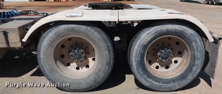 image for item DG7011 2008 Freightliner FLD semi truck