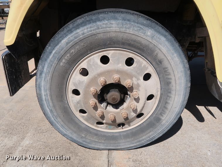 image for item DG7011 2008 Freightliner FLD semi truck