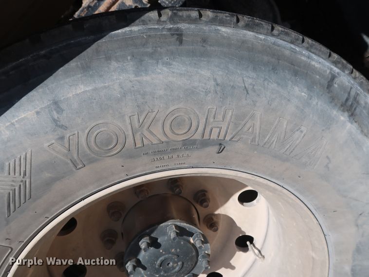 image for item DG7011 2008 Freightliner FLD semi truck