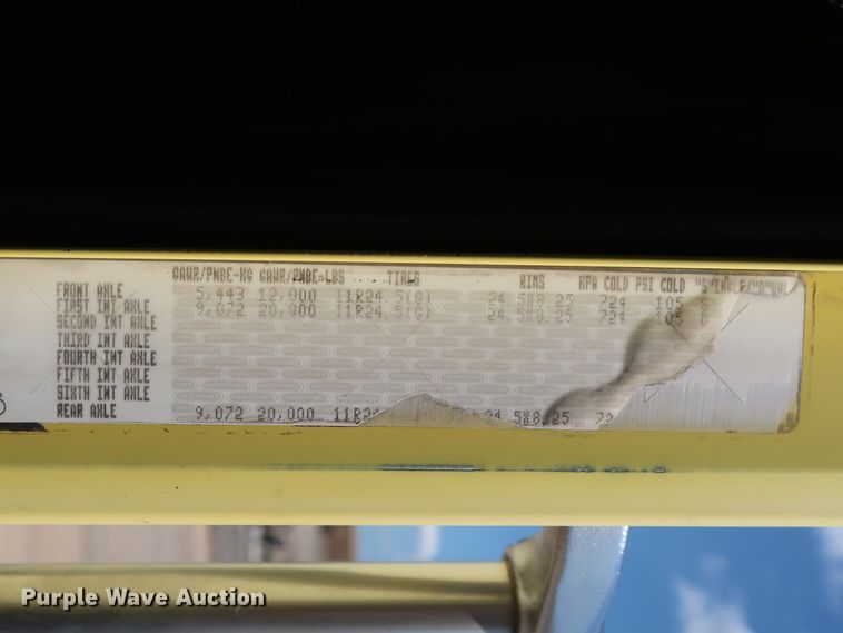 image for item DG7011 2008 Freightliner FLD semi truck