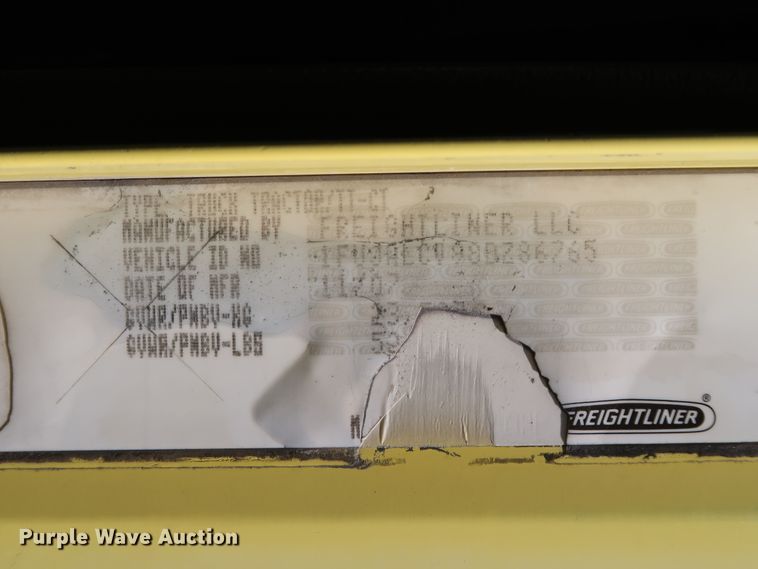 image for item DG7011 2008 Freightliner FLD semi truck